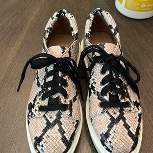 Platform sneakers, women’s size 4.5
